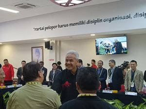 Momen Ganjar Dapat Kejutan Ultah di Sekolah Partai PDIP Momen Ganjar Dapat Kejutan Ultah di Sekolah Partai PDIP