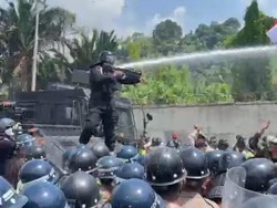 Demo di Kawasan PT IWIP Ricuh, Warga Sesak Napas-Pingsan gegara Gas Air Mata