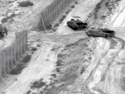 Israel Kerahkan Tank Merkava dan Buldoser Badak untuk Serang Gaza