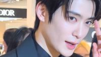 7 Foto Jaehyun NCT, Visual Aslinya Bak Vampir Saat Hadiri Acara Prada