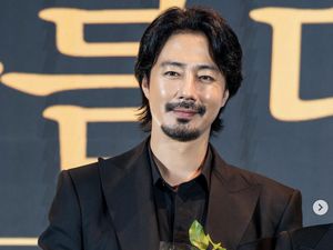 8 Foto Jo In Sung Punya Janggut dan Kumis Tebal, Balas Komentar Nyinyir 8 Foto Jo In Sung Punya Janggut dan Kumis Tebal, Balas Komentar Nyinyir