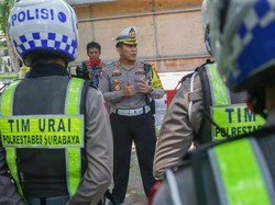 Terkuak Pemilik Ambulans Berlogo Demokrat yang Tabrak 5 Motor di Surabaya