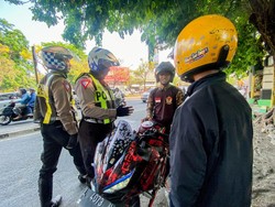 Tilang Manual Sasar Pengendara Tak Punya SIM Diberlakukan Lagi di Surabaya