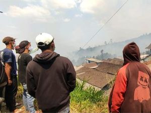 Kebakaran Lereng Merbabu Merambat ke Arah Puncak, Warga Mulai Diungsikan