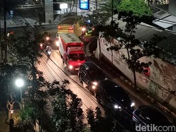 Wonokromo hingga Ngagel Padat Merayap Imbas Pengerjaan Saluran Air