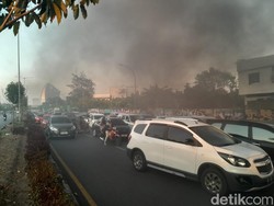 Pengendara Protes Mahasiswa Demo Bikin Jalan AP Pettarani Makassar Macet
