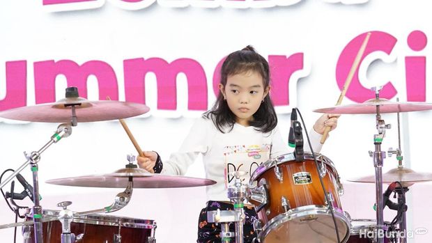 Lomba Drummer Cilik di LazMall Daily Bundafest