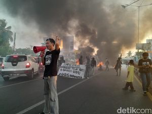 Ada Demo Mahasiswa, Lalin Jalan AP Pettarani Makassar Padat Merayap Ada Demo Mahasiswa, Lalin Jalan AP Pettarani Makassar Padat Merayap