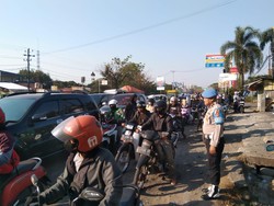 Jalan Perintis Makassar Macet Parah Sore Ini, Kendaraan Mengular 1 Km