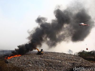 Saat Lautan Sampah Menghitam Akibat Kebakaran