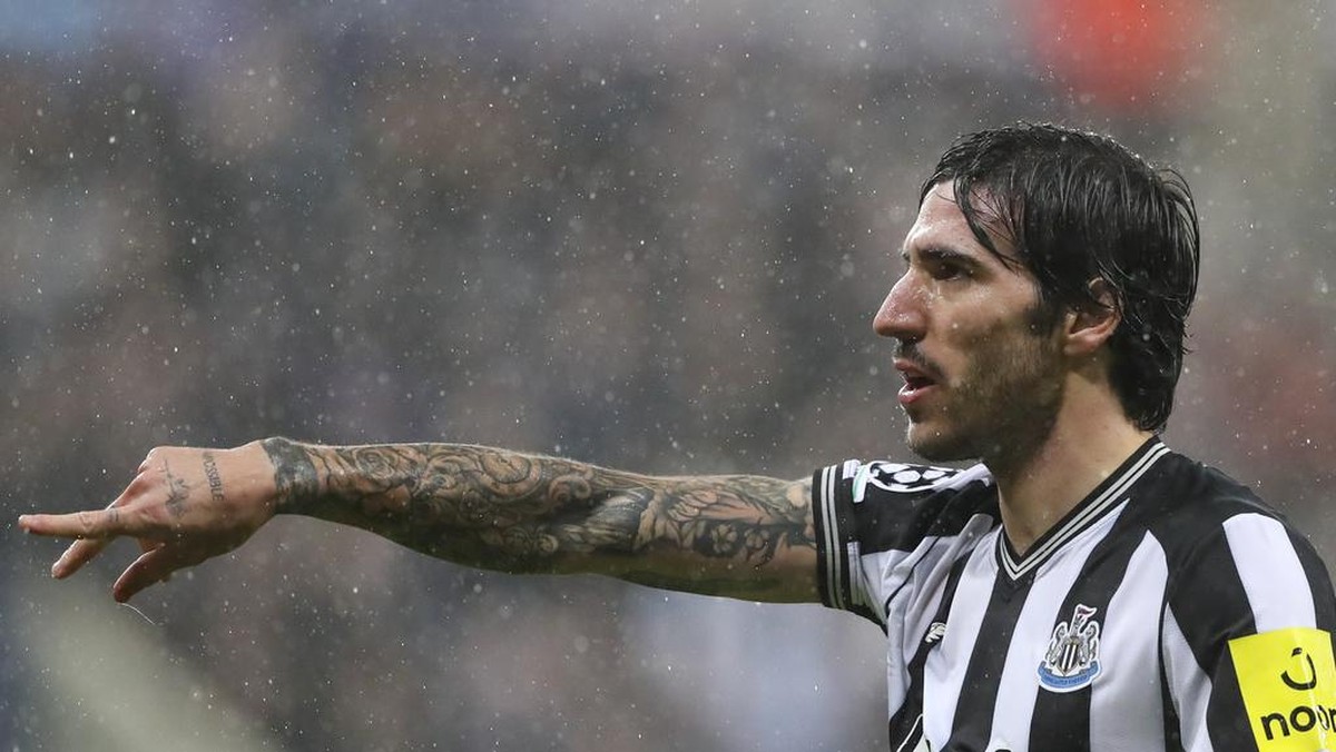 Sandro Tonali dengan kostum Newcastle United. (Foto: AP/Scott Heppell)