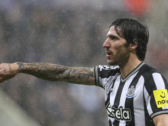 Newcastle's Sandro Tonali gestures during the Champions League group F soccer match between Newcastle and Dortmund at St. James' Park, in Newcastle, England, Wednesday, Oct. 25, 2023. (AP Photo/Scott Heppell)