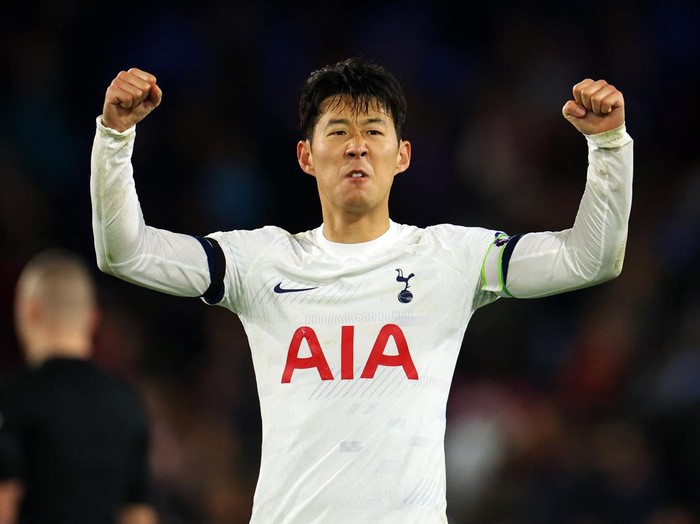 Soccer Football - Premier League - Crystal Palace v Tottenham Hotspur - Selhurst Park, London, Britain - October 27, 2023 Tottenham Hotspur's Son Heung-min celebrates after the match REUTERS/Toby Melville NO USE WITH UNAUTHORIZED AUDIO, VIDEO, DATA, FIXTURE LISTS, CLUB/LEAGUE LOGOS OR 'LIVE' SERVICES. ONLINE IN-MATCH USE LIMITED TO 45 IMAGES, NO VIDEO EMULATION. NO USE IN BETTING, GAMES OR SINGLE CLUB/LEAGUE/PLAYER PUBLICATIONS.