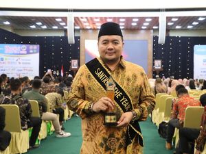 Anggota KPU M Afifuddin Jadi Santri Inspiratif di Santri of The Year 2023