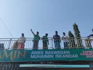 Anies-Cak Imin Sarungan Jalan Sehat Bareng Santri di Jember, Ini Janjinya Anies-Cak Imin Sarungan Jalan Sehat Bareng Santri di Jember, Ini Janjinya