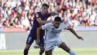 Keberhasilan Bellingham memang tak lepas dari performanya musim lalu bersama Borussia Dortmund dengan 14 gol dan tujuh assist dari 42 laga. Bellingham berhasil menghentikan dominasi Barcelona dalam penghargaan ini. Dalam dua edisi terakhir, Gavi memenanginya tahun lalu menyusul sukses Pedri pada 2021. AP/Joan Monfort