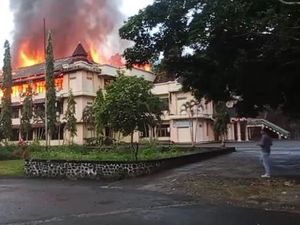 Kebakaran di Gedung Bupati Jayapura, 6 Kantor OPD Hangus