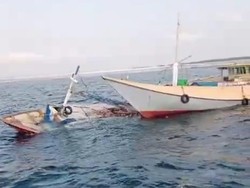 Kapal Muat Kelapa dan Ikan Terbalik di Perairan Sumenep Usai Tabrak Karang