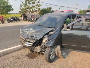 Detik-detik Kecelakaan Maut Xenia Tabrak Truk di Ngawi Tewaskan 3 Orang