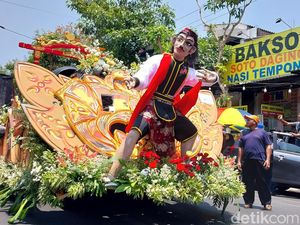 Warna-warni Batu Art Flower Carnival 2023 Warna-warni Batu Art Flower Carnival 2023