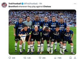 Brentford selalu tampil perkasa saat melawan Chelsea. Ini brentford atau Inter Milan? (Foto: Twitter @TrollFootball)