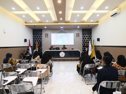 Diskominfo Garut Beri Materi Bijak Bermedsos ke UKM Jurnalistik STAIM