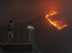 Penampakan Kebakaran Gunung Merbabu, Pendakian Ditutup