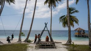 Pesona Wisata Pantai Poganda di Banggai Kepulauan