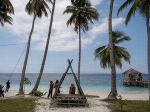 Pesona Wisata Pantai Poganda di Banggai Kepulauan