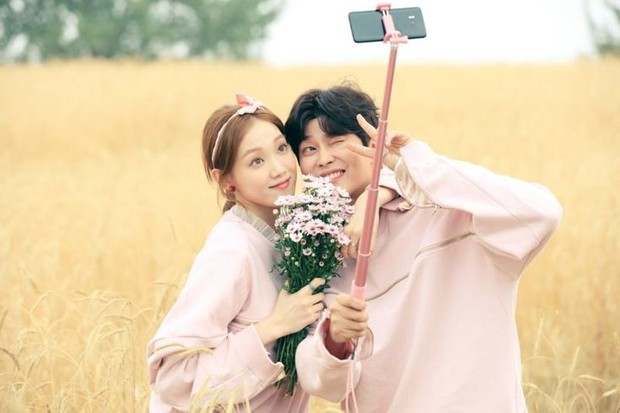 Potret Lee Sung Kyung dan Yoon Kyun Sang dalam drama While You Are Sleeping/ Foto: instagram.com/soompi.com Potret Lee Sung Kyung dan Yoon Kyun Sang
