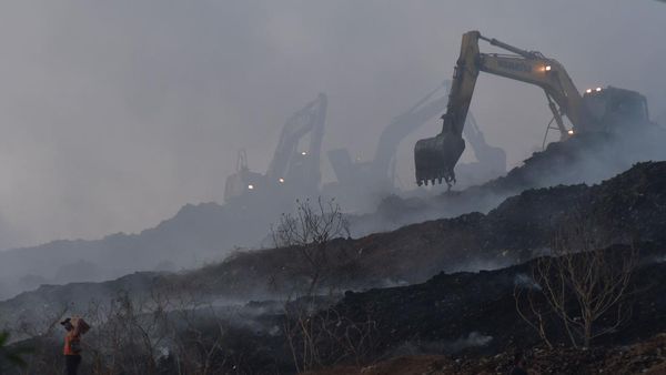 Potret Sisa-sisa Kebakaran di TPST Bantargebang Bekasi