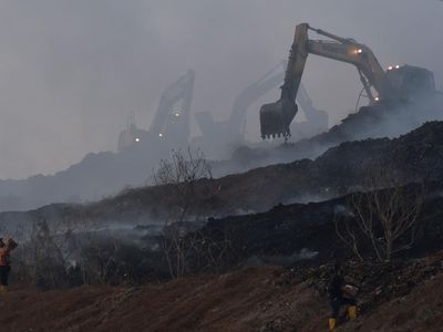 Potret Sisa-sisa Kebakaran di TPST Bantargebang Bekasi