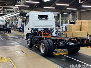 Mitsubishi Fuso Berani Jual Truk Listrik di Indonesia Meski Tanpa Subsidi Mitsubishi Fuso Berani Jual Truk Listrik di Indonesia Meski Tanpa Subsidi