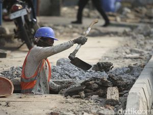 Masih Banjir, Trotoar Margonda Baru Direvitalisasi Lanjut Dibongkar Masih Banjir, Trotoar Margonda Baru Direvitalisasi Lanjut Dibongkar