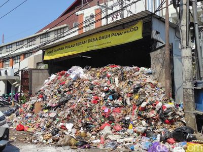 Banjir Sampah di Denpasar gegara TPA Suwung Kebakaran
