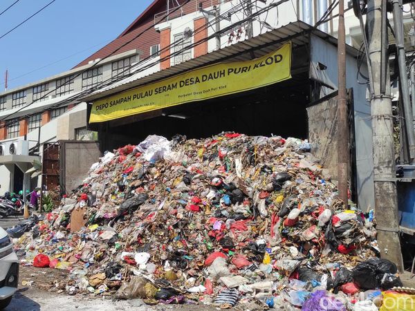 Banjir Sampah di Denpasar gegara TPA Suwung Kebakaran