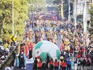 Meriahnya Trophy Experience Piala Dunia U-17 di Surabaya Meriahnya Trophy Experience Piala Dunia U-17 di Surabaya