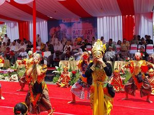 Kemeriahan Batu Art Flower Carnival 2023 di HUT ke-22 Kota Batu Kemeriahan Batu Art Flower Carnival 2023 di HUT ke-22 Kota Batu