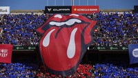 Barcelona menyambut rilis album terbaru The Rolling Stones, Hackney Diamonds, dalam laga El Clasico di Estadi Olimpic Lluis Companys. (Foto: REUTERS/ALBERT GEA)