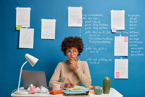 Tips Sukses Menurut Orang Terkaya di Dunia/Foto: Freepik.com/wayhomestudio