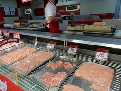 Daging Ayam & Sapi Diserbu Pelanggan di Transmart Full Day Sale Gerai Cempaka Putih