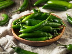 Makan Cabai Hijau Ternyata Bisa Bikin Kulit Glowing!