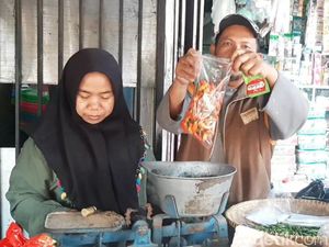 Stok Menipis, Harga Cabai di Pasar Cikurubuk Tasik Naik