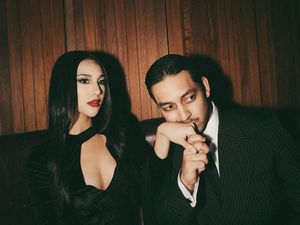 Anya Geraldine Seksi Jadi Addams Family, Foto Bareng Pacar Anya Geraldine Seksi Jadi Addams Family, Foto Bareng Pacar
