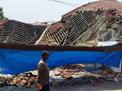 Atap Gedung Kantor Imigrasi Cilegon Ambruk Saat Pekerja Pasang Interior