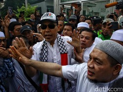 Topi Save Palestine Hiasi Kebebasan Eks Jubir FPI Munarman