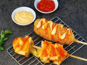 Yummy! 20 Corndog Mulur Gurih Rp 10.000 Ada di Sini!