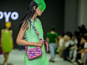 Saat Zombi The Last of Us Hidup di Aksesori Futuristis Byo Sang Kesatria Mode