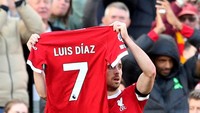 Selebrasi itu sebagai tanda kalau kami selalu bersamanya di saat sulit seperti ini, kata Jota, bak menegaskan semboyan Youll Never Walk Alone (YNWA) dari Liverpool. Foto: REUTERS/SCOTT HEPPELL