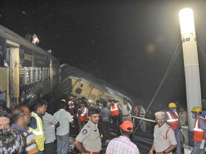 Tabrakan 2 Kereta di India Tewaskan 13 Orang, 50 Luka-luka